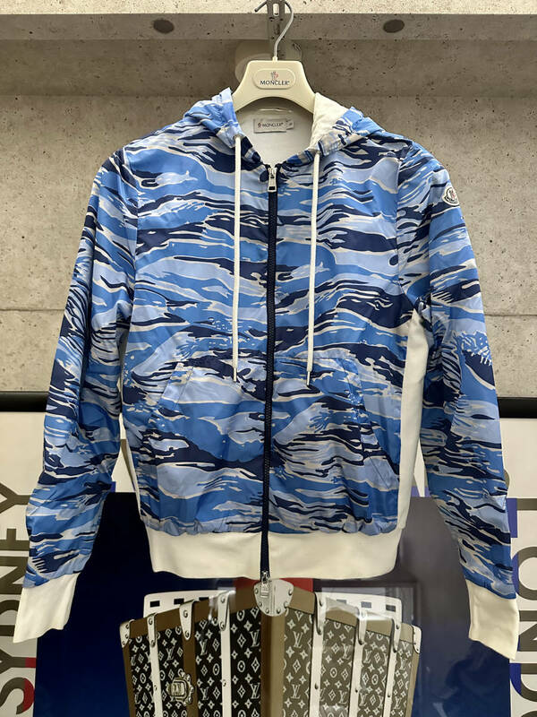 【即決/即納】MONCLER モンクレール ブルー迷彩ブルゾン ウィンドブレーカーパーカー ジャケット 肩ワッペン 国内正規 ジャパン品 メンズ S