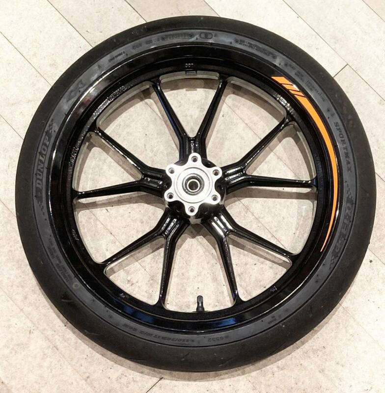 KTM 純正 フロントホイール RC390/250/200/125 Duke390/250/200/125 Dunlop Sportmax α-13sp 製造2020年 ベアリング新品