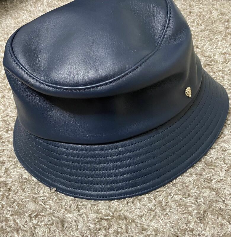 ヘレンカミンスキーレザーハットネイビー紺帽子