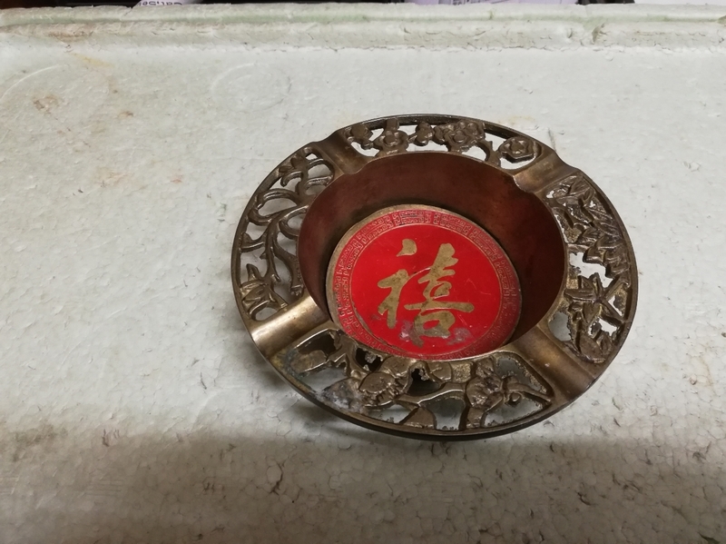 買出し品　中国製　　灰皿　　真鍮製　　　古いもの　　　タバコ道具　　同梱包可能