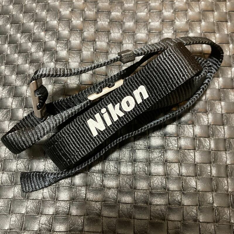 【新品未使用・送料無料】Nikon ニコン ストラップ 幅細　黒 6