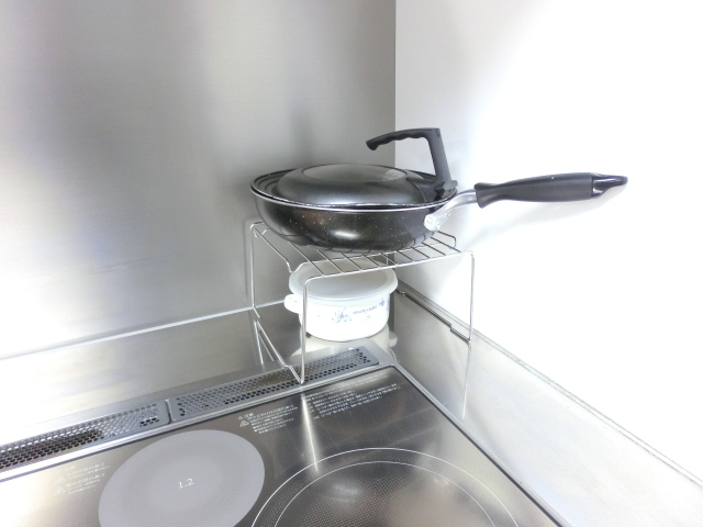 食器整理棚　ステップラック　金属製　お皿の収納に便利