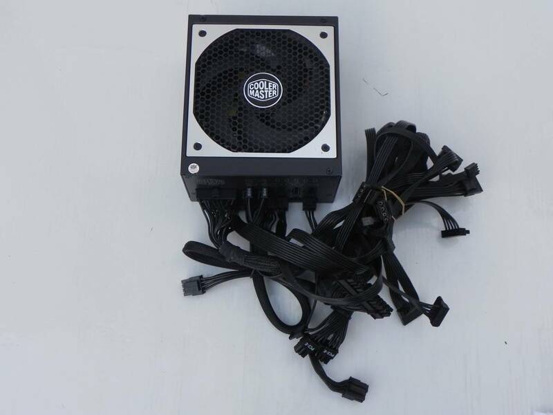 E5811 Y CoolerMaster V1000(RS-A00-AFBA-G1) 1000W 80PLUS GOLD