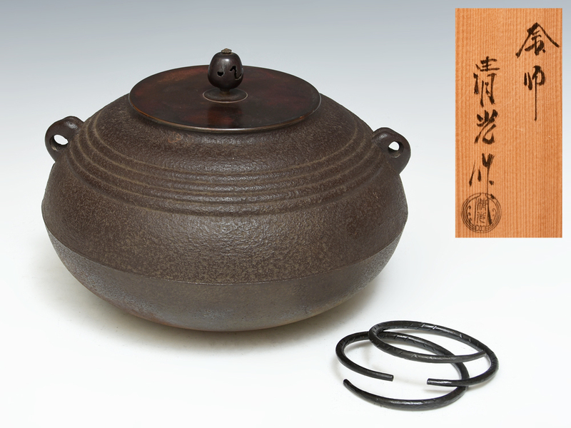 釜師 佐藤清光 (造) 福兵衛釜 炉釜 置炉釜 深:12.5㎝ 重:2.6kg 唐銅蓋 共箱 釜鐶 炉用 茶道具 炭道具 炉釜 金属工芸 鉄釜 茶釜　z6079t