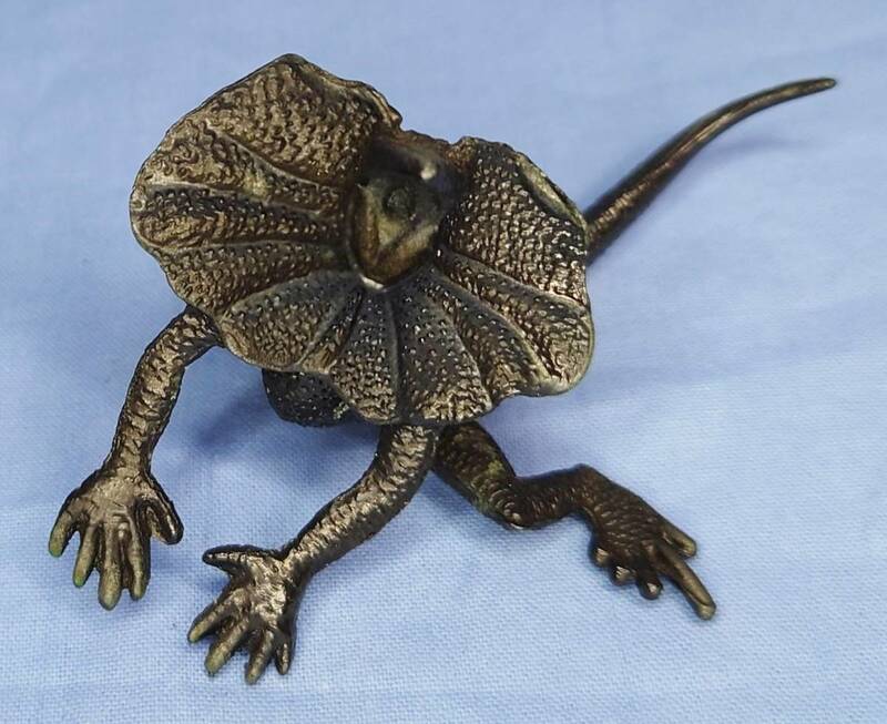 エリマキトカゲ 置物 フィギュア オブジェ 金属製 爬虫類 トカゲ 飾物 重さ 約72g