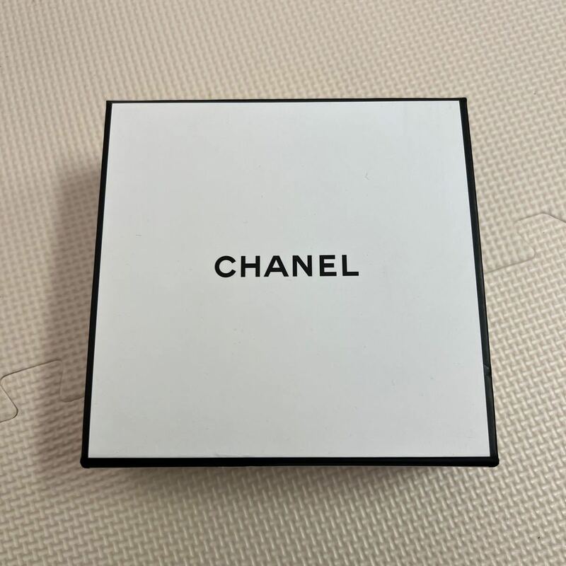 シャネル CHANEL 箱　空箱　ギフトボックス　14.5×14.3×5.5cm