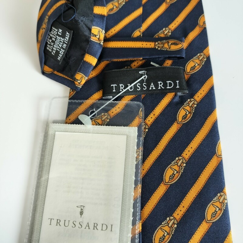 TRUSSARDI(トラサルディ)ネイビーストライプロゴネクタイ新品　未使用　タグ付き