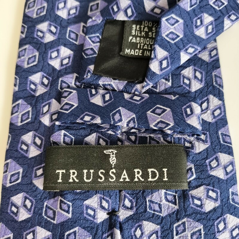 TRUSSARDI(トラサルディ)紺キューブネクタイ