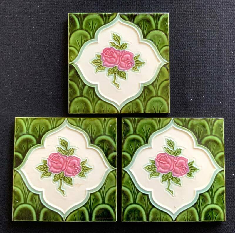 日本製　花柄　薔薇の花　3枚セット　マジョリカタイル　美品　-93