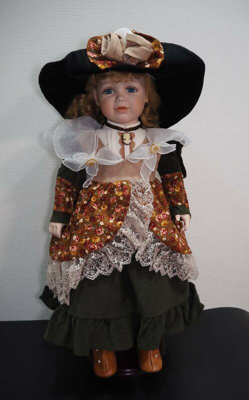 イギリス限定ビスクドール 可愛らしい女の子手造り人形 グラスブルーアイ by J.C.leonherdt サイン付き 置台付 