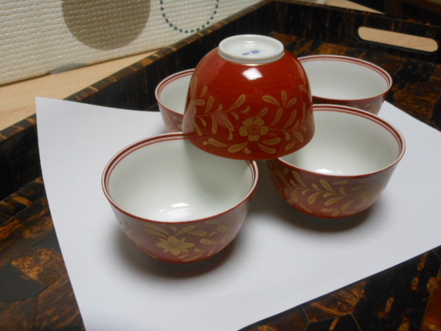 ～　たち吉・橘吉・橘　～　朱巻に金彩　御茶のみ碗　５個セット（元箱無し）　　保管未使用品　でございます
