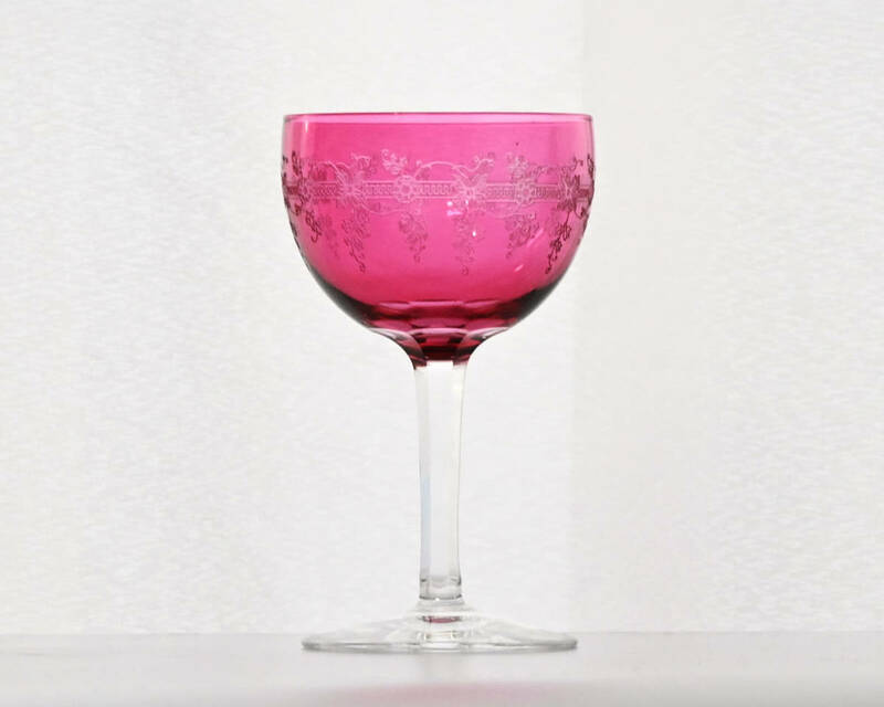 2709-5　ワイングラス　クランベリーガラス　ピンクガラス　エッチング細工　1930年代　ヨーロッパ　アンティーク