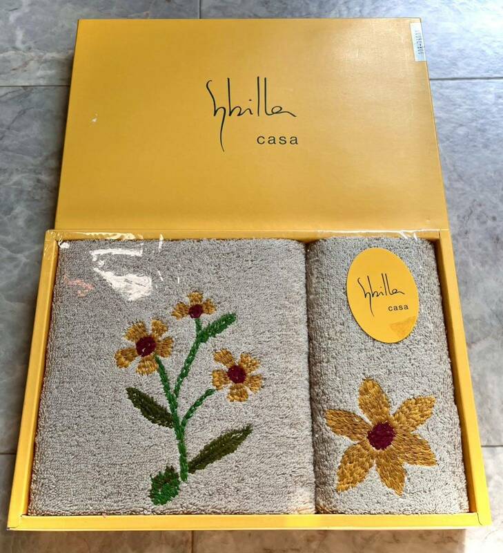 〈Sybillaシビラ〉厚地！フェイスタオル+ハンドタオル計２枚　花柄刺繍入　品番シール付