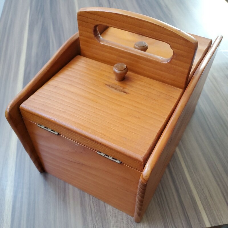 木製ソーイングボックス/裁縫箱　縦19センチ　横30センチ　高さ23センチ　