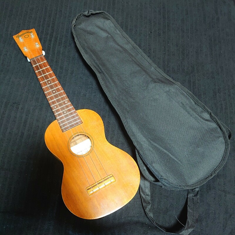 Q03【弦楽器】Famous Ukulele FU-200 フェイマス ビンテージ ウクレレ本体 弦楽器 楽器 UKULELE 楽器ケース付き アンティーク