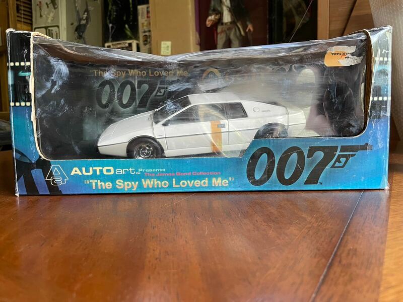 AUTOart 1:18 LOTUS ESPRIT TYPE’79- THE SPY WHO LOVED ME JAMES BOND (WHITE) オートアート007私を愛したスパイ未使用 タイプ79