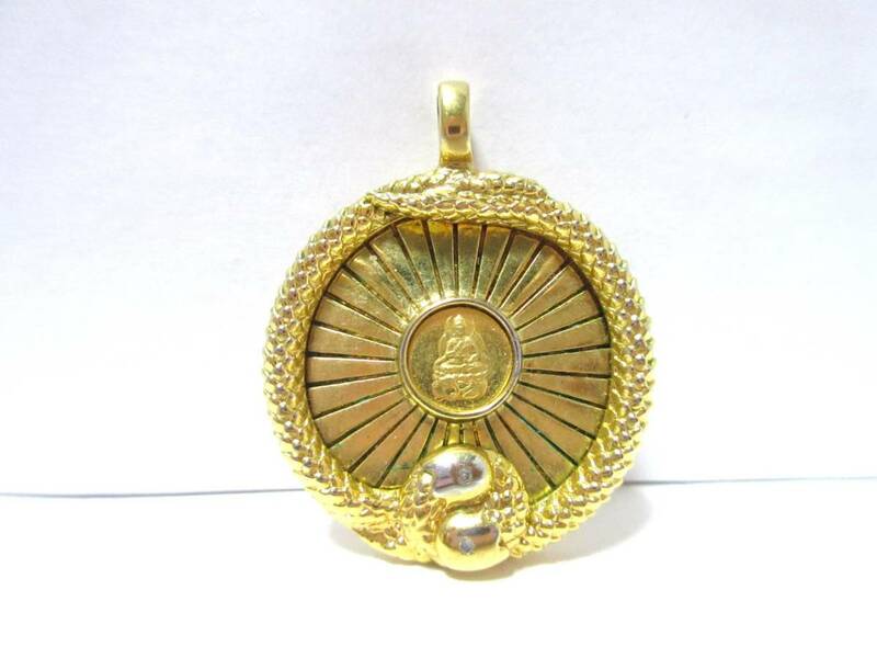 《ジュエリー》K24パーツ付き 仏様と蛇モチーフのサークル型 ペンダントヘッド ダイヤ付き 背面に梵字 仏教