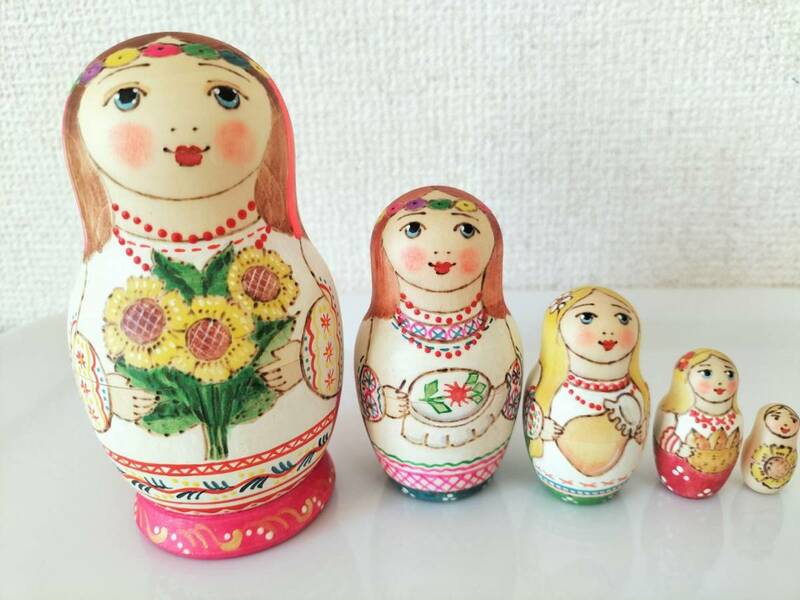 【LYH076】北欧ロシア雑貨 マトリョーシカ リューバ作 ウクライナの女の子たち