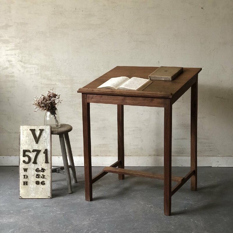 V-571≡W65×D53×H86 アンティークデスク チーク材のテーブル 古い木製メニュー台 イーゼル 学習机 製図机 店舗什器 stk