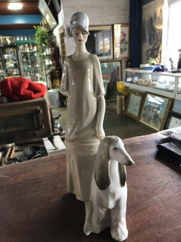 [美品] 陶器　人形　ロイヤルドルトン　犬　高級磁器西洋 置物 インテリア