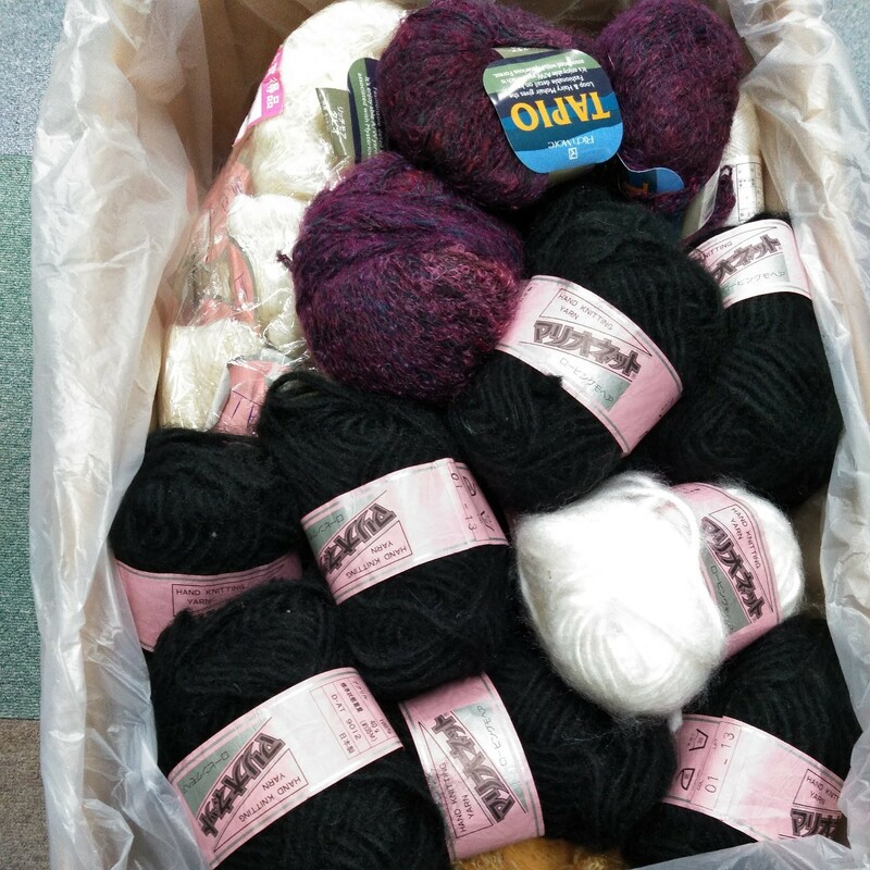 g_t P676 【未使用品】毛糸　モヘア　段ボール　いっぱい♪　まとめ売り♪　編み物　小物作りにいかがでしょうか♪　