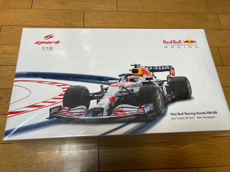 フェルスタッペン　スパーク レッドブルホンダ　1/18　RB16B