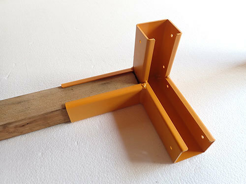 安定固定　角材・垂木3.6×4.5cm対応　三方金具　鉄製　木材組立補強　