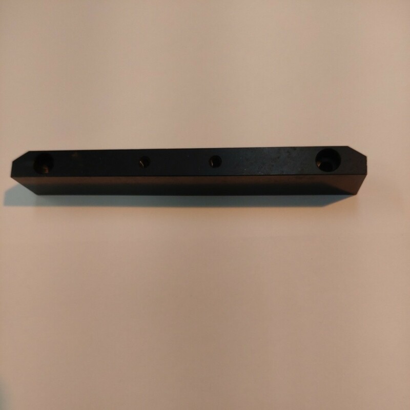 アルミ平板（5052P）−F　 黒色アルマイト済　幅100mm・縦8mm・厚み16mm（1個）　中古品