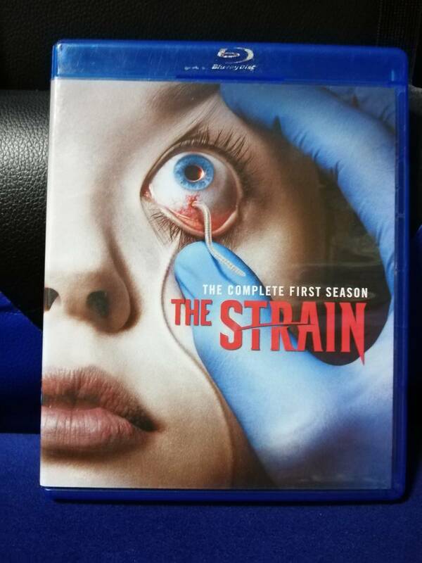 THE STRAIN THE COMPLETE FIRST SEASON 輸入版ブルーレイ　3枚組