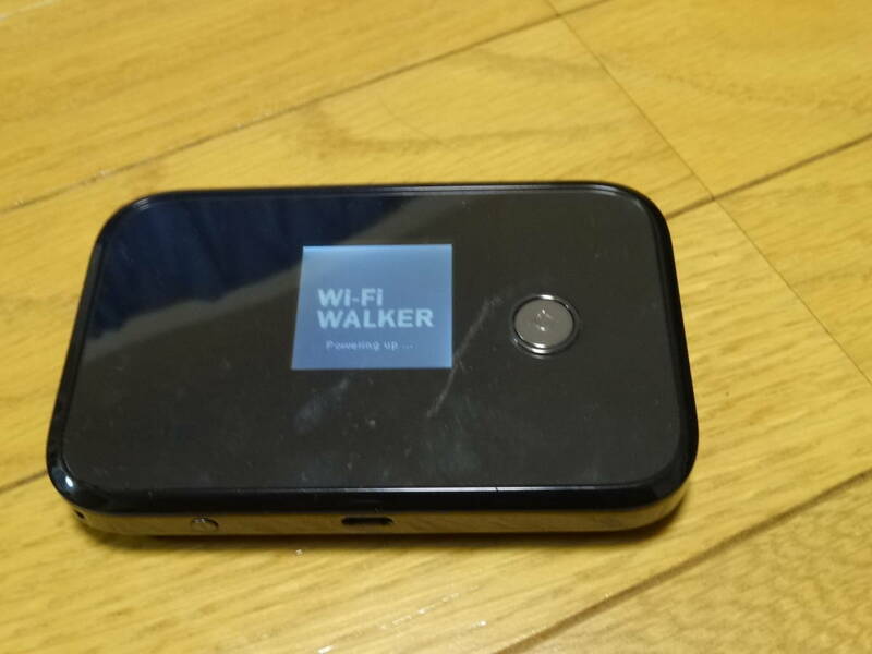 au　Wi-Fi WALKER LTE HWD11　4G LTE　Wi-Fi　ルーター　ポータブル