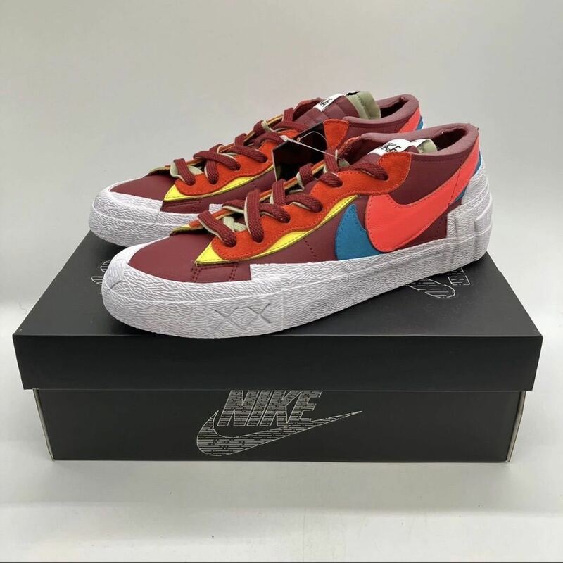 【27.5cm】 新品 KAWS sacai Nike Blazer Low Team Red カウズ サカイ ナイキ ブレーザー ロー チームレッド (DM7901-600) 4585