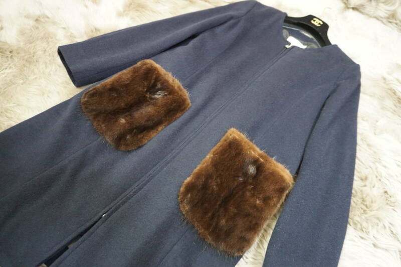LUCA ルカ の ミンク毛皮ポケットファーデザインで創られた ノーカラーコート です。綺麗です。”11331