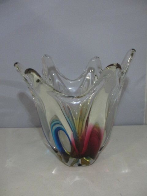 インテリア　色付きガラス　変形ガラス花瓶・花器　１ヶ