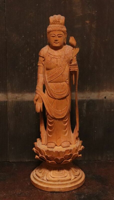 古そうな木彫の観音菩薩像 仏像 n515