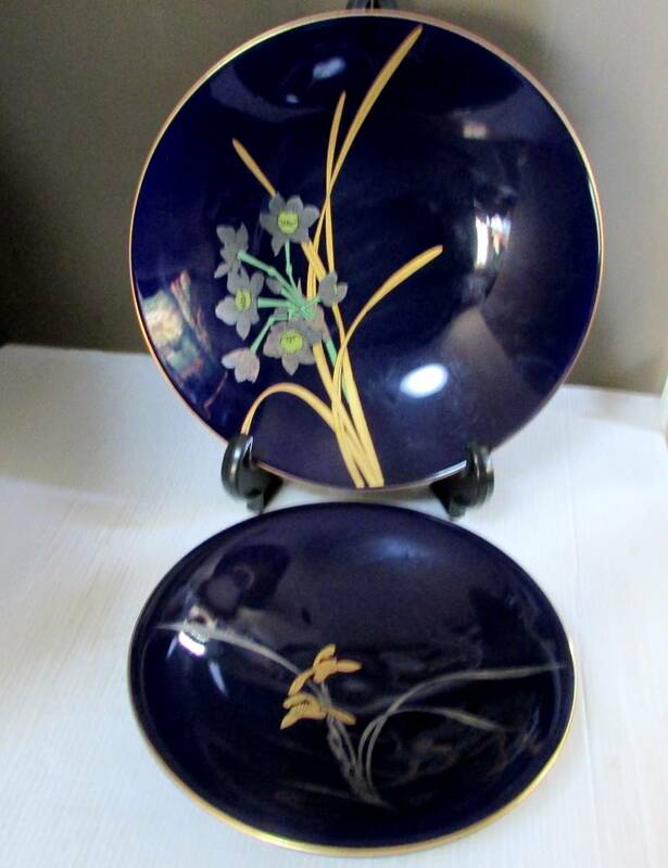 香蘭社　金彩蘭瑠璃色　菓子鉢　盛皿　飾り皿　大：（約28㎝x5.5㎝/小:21.8㎝xH5㎝）2点組　皿立ては付属して居ません。