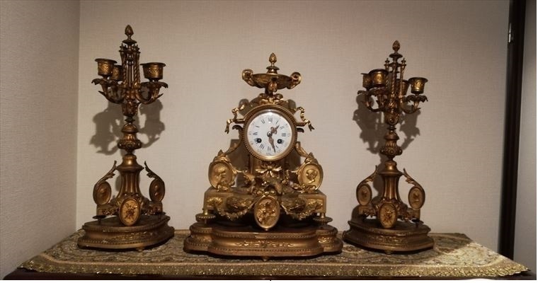 十九世紀 西洋時計 燭台 3点アンティーク+3点台 手巻き式 銅瑠金 置時計 素敵な逸品 象嵌 西洋美術 置物
