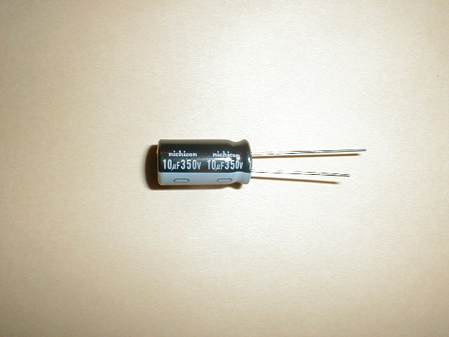 ニチコン　電解コンデンサー　350V　10μF　4個　28
