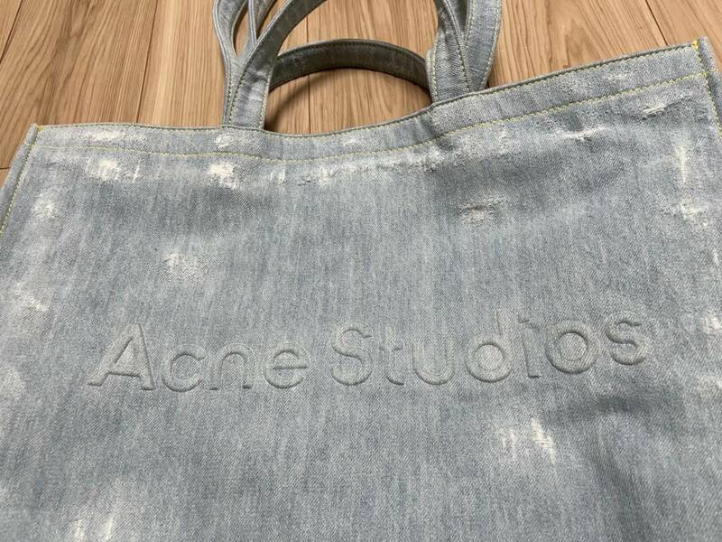 Acne Studios 2023SS ダメージデニムバッグ　男性が使用してました