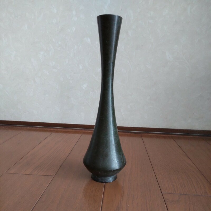一輪挿し　古代水瓶形　花瓶　古銅　アンティーク　金属工芸　花器　 洗練されたフォルム　銅製　インテリア　高さ28cm