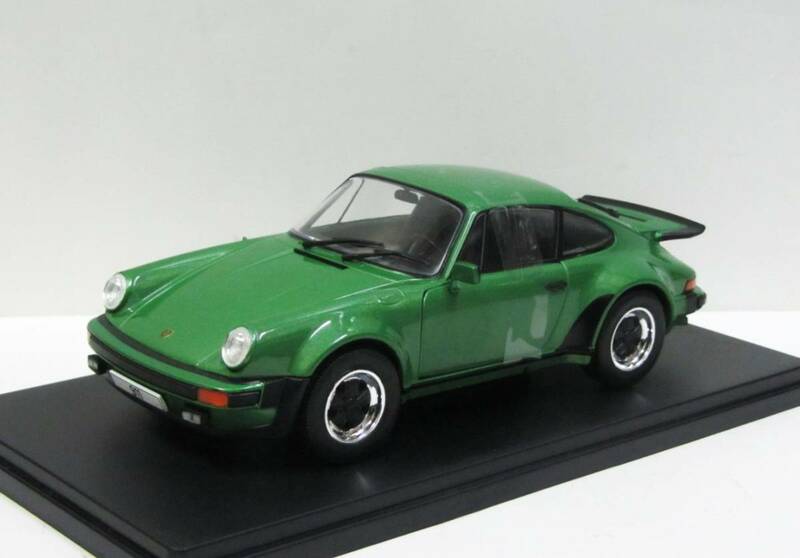 【ホワイトボックス】1/24 ポルシェ 911 (930型) ターボ クーペ 1974年 グリーンメタリックのダイキャスト製ミニカー 並行輸入品