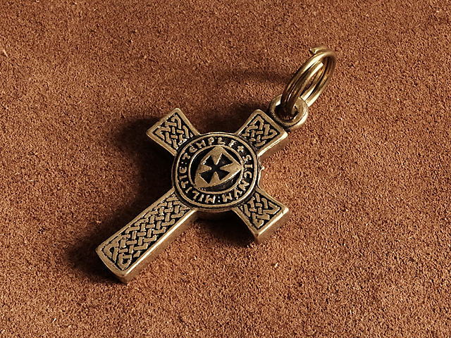 真鍮 十字架（ケルト模様）クロスチャーム ケルティックノット brass キーリング ネックレス ブラス ペンダントトップ キリスト ロザリオ 