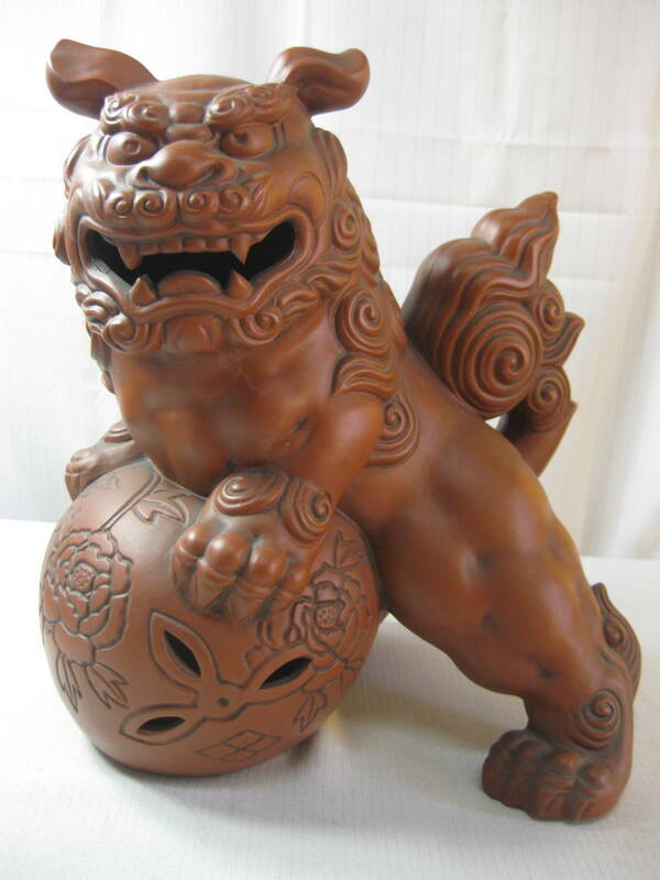 中古 陶器製 シーサー 獅子 狛犬 高さ29㎝ 伝統工芸品 縁起物 魔除け 風水 運気上昇 幸運 置物 オブジェ