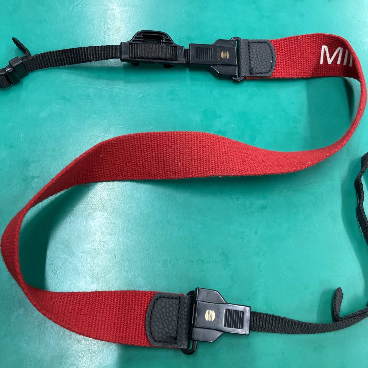 ★ MINOLTA ロゴ入り カメラストラップ 中古品 R01906