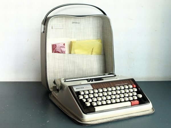 brother タイプライター Valiant ケース付　ブラザー　typewriter　レトロ　C14