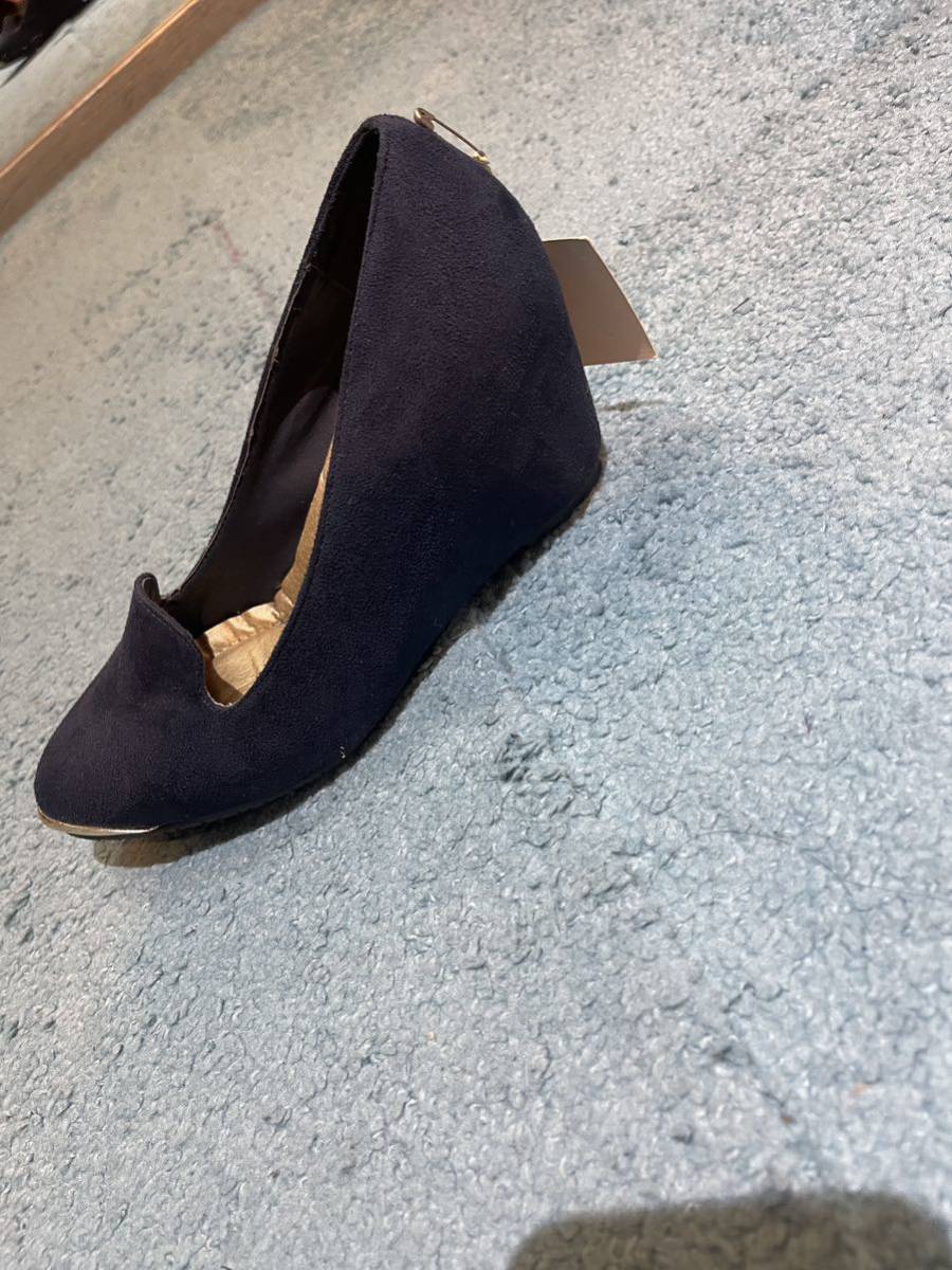 新品アウトレット品　1点のみ　紺　スェードパンプス　ウエッジパンプス　24センチ