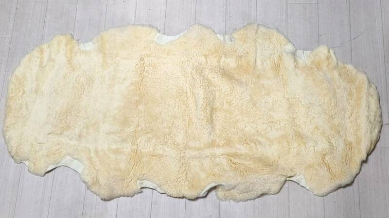 B ムートンラグ 羊毛 ウールカーペット シープスキン 絨毯 敷物 玄関マット インテリア リビング 175×90cm