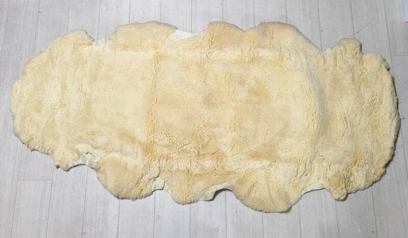 C ムートンラグ 羊毛 ウールカーペット シープスキン 絨毯 敷物 玄関マット インテリア リビング 175×90cm