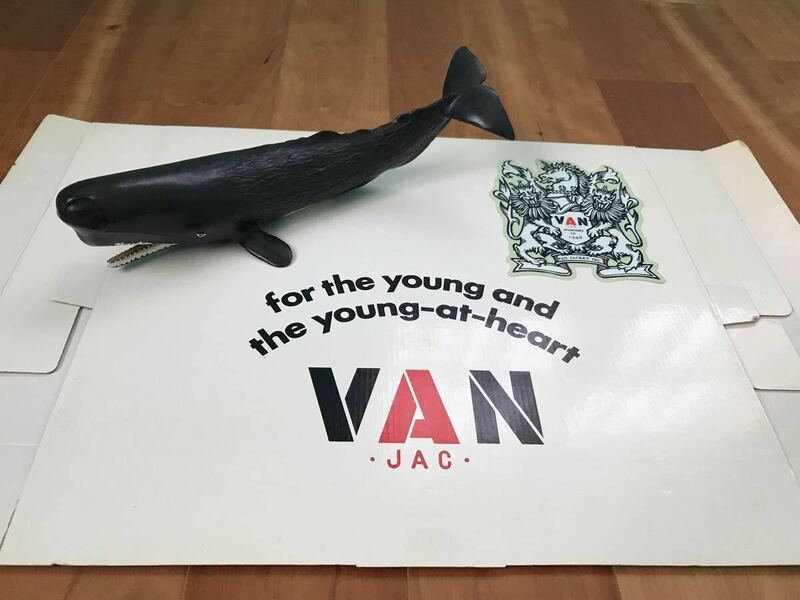 VAN JAC IVY アイビー ディスプレイ 販促品 置物 抹香鯨 マッコウクジラ くじら ホエール whale 海洋生物 シール ステッカー 箱 BOX