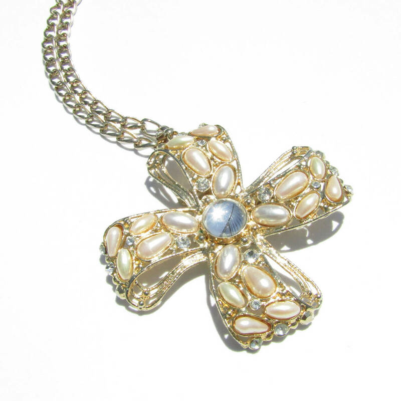 ★70s Vintage gold tone rhinestone × pearl parts ribbon motif pendant top & brooch