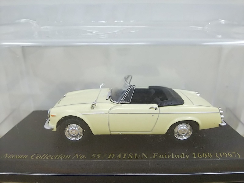 ■ アシェット 1/43 Datsun Fairlady 1600 (1967) クリーム色 ダットサン フェアレディ モデルミニカー